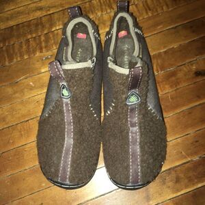 Terra warm brown textured fuzzy slipper slip on shoes